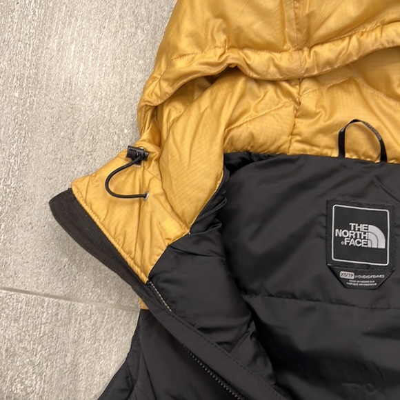 The North Face Puffer Vest Women's Xs Hooded 650 Down Gold Black - Picture 5 of 13